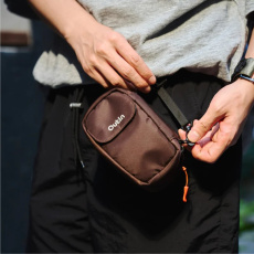 Outin puzdro na príslušenstvo, farba jantárovo hnedá Outin puzdro na príslušenstvo, farba jantárovo hnedá