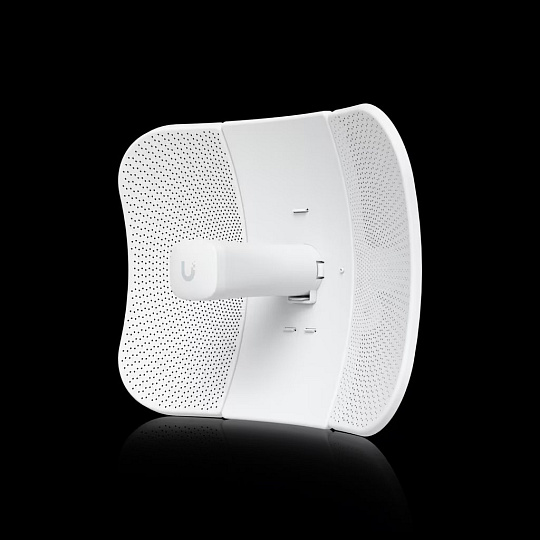 Ubiquiti Ultra-lightweight design with proprietary airMAX ac chipset and dedicated management WiFi for easy UISP mobile