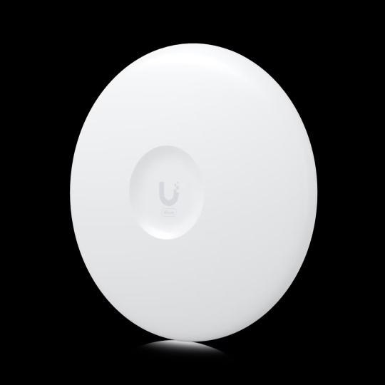 Ubiquiti 60GHz+5GHz client with 2.7Gbps symmetrical speed and 15km+ range