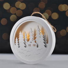 Solight LED dekorácie závesná, les a chatka, biela, 2x AAA Solight LED dekorácie závesná, les a chatka, biela, 2x AAA