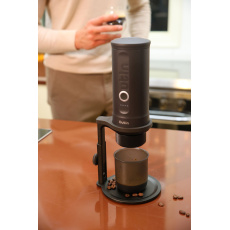 Outin Nano Univerzálny držiak na kávovar OUTIN